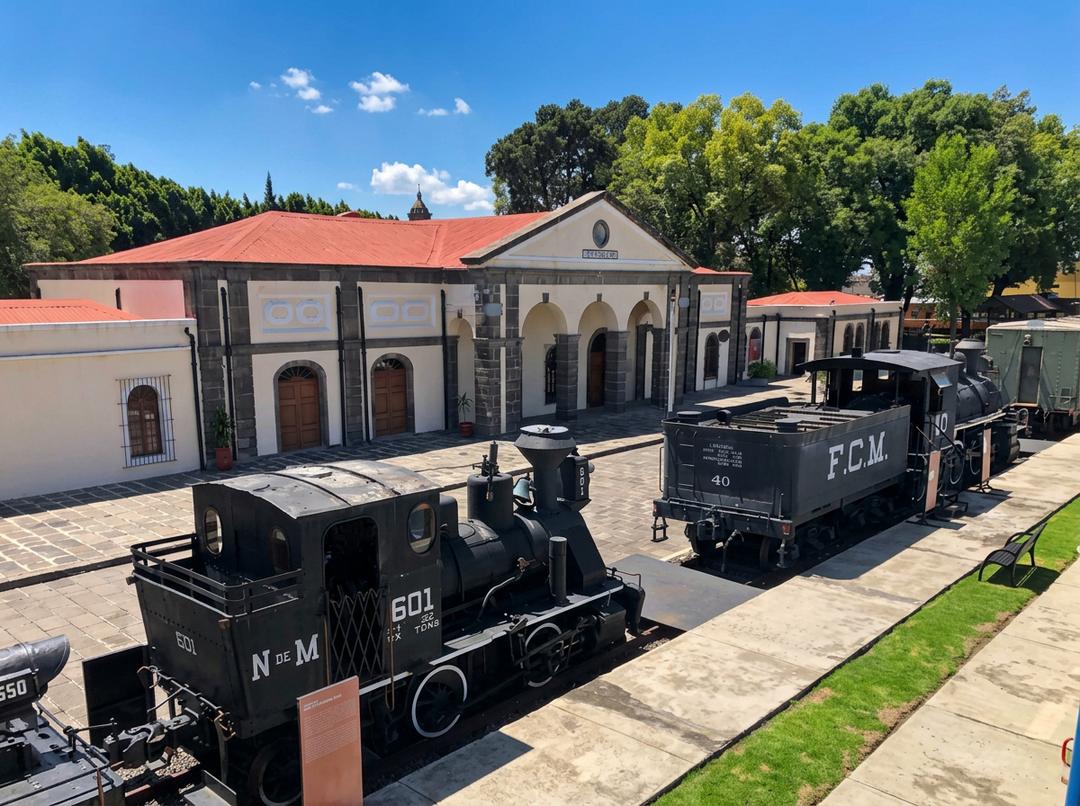Locomotora antigua en el Museo del Ferrocarril de Puebla